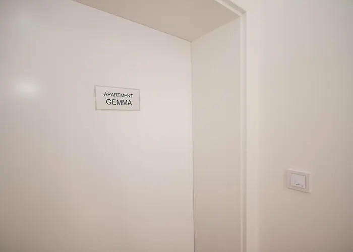 Deborah باشْكا