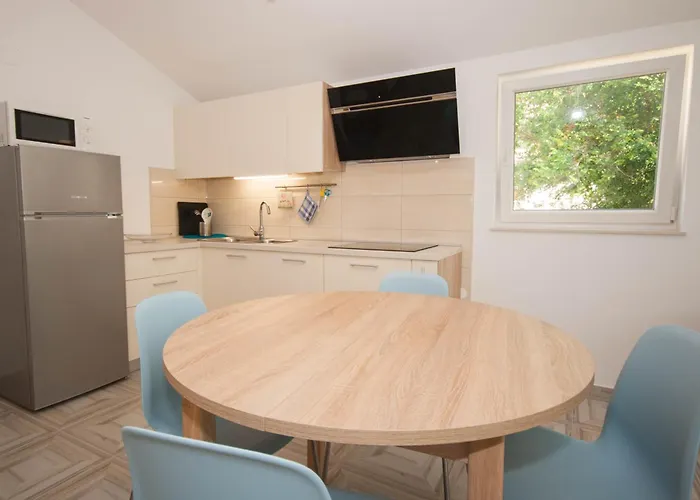 Deborah باشْكا